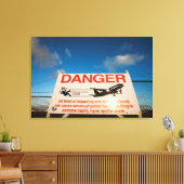 waarschuwingsbord nabij de luchthaven van Sint Maa Canvas Afdruk (Insitu (Woonkamer))