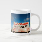 waarschuwingsbord nabij de luchthaven van Sint Maa Grote Koffiekop (Rechts)