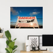 waarschuwingsbord nabij de luchthaven van Sint Maa Poster (Thuiskantoor)