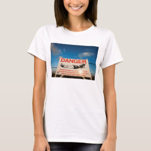 waarschuwingsbord nabij de luchthaven van Sint Maa T-shirt