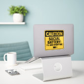 Waarschuwingsbord - Sociale batterij op 1% Sticker (Laptop op bureau)