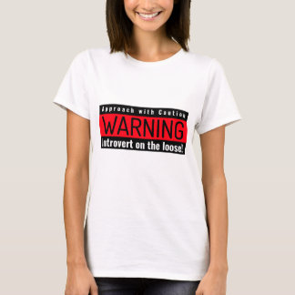 Waarschuwingslabel voor introverte mensen in het w t-shirt