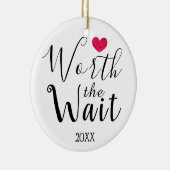 Wacht even - adoptie, bevuilen, nieuwe baby keramisch ornament (Rechts)