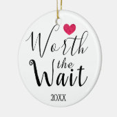 Wacht even - adoptie, bevuilen, nieuwe baby keramisch ornament (Links)