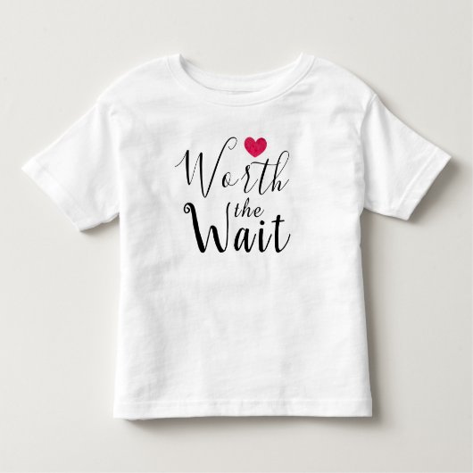 Wacht even - adoptie - hart - nieuwe baby kinder shirts (Voorkant)