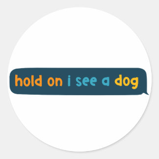 wacht even ik zie een hond - Hond Afleiding Ronde Sticker