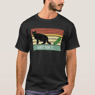 Wacht Even Uit Kat Cumcomber Augurk Voor Kat T-shirt