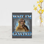 Wacht, ik ben Goated Funny Thinking Monkey Meme Br Kaart (Gele Bloem)