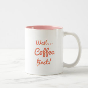 Wacht... Koffie eerste Funny Quote Roze met Tekst Tweekleurige Koffiemok
