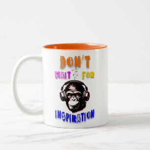 Wacht niet op inspiratie tweekleurige koffiemok