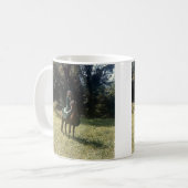 Wachten op de Mok van de overloopkoffie met zigeun (Voorkant links)