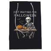 Wachten op Halloween | Grappig skelet Medium Cadeauzakje (Voorkant)