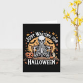 Wachten op Halloween Skeleton Coffee Spooky Kaart (Gele Bloem)
