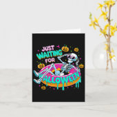 Wachten op Halloween Skeleton Donut Summerwe Kaart (Gele Bloem)
