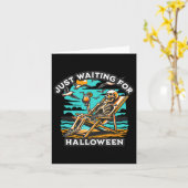 Wachten op Halloween Spooky Skeleton Summer Kaart (Gele Bloem)