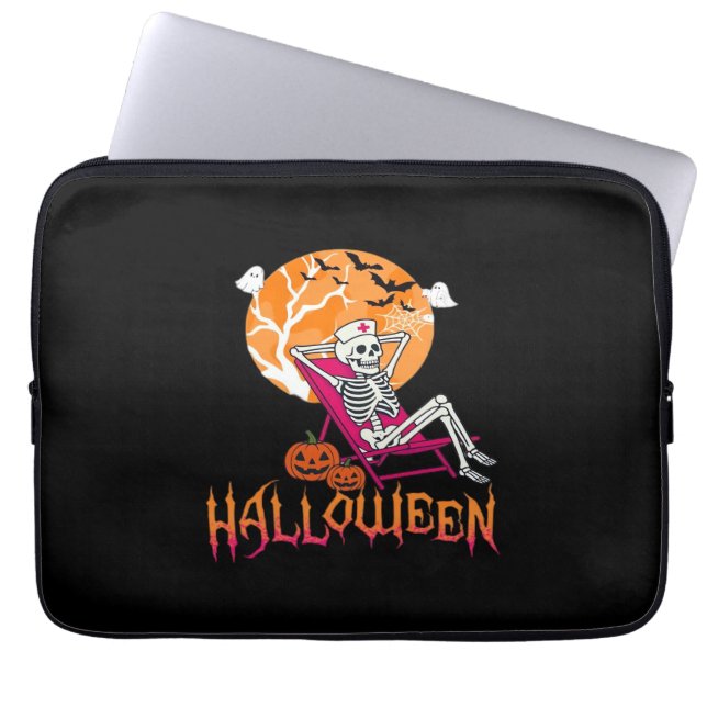 Wachten op Halloween Summer Nurse Skeleton P Laptop Sleeve (Voorkant)