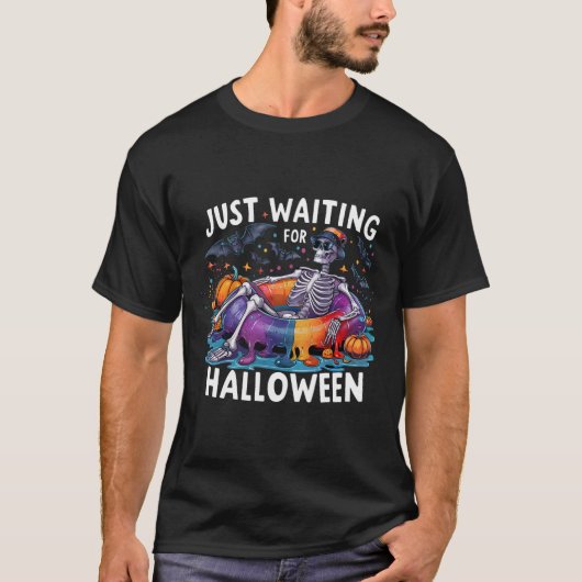 Wachten op het griezelige seizoen van Halloween T-shirt (Voorkant)