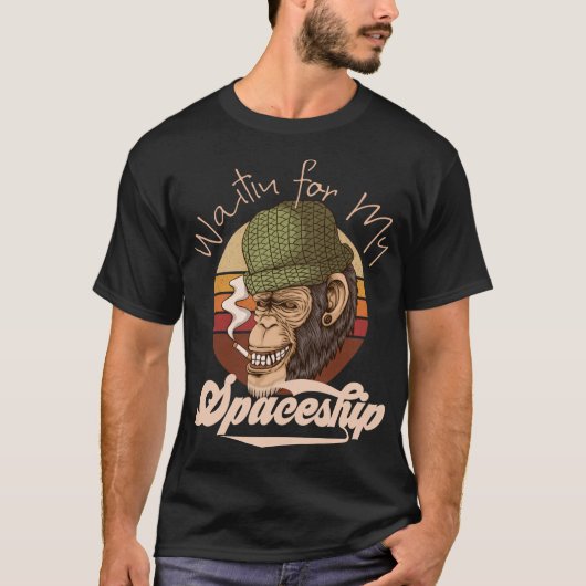 Wachten op mijn ruimteschip grappige chimp t-shirt (Voorkant)