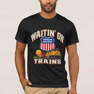 WACHTEN OP TREINEN. UNION PACIFIC. T-SHIRT