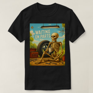 Wachtend op Onderdelen Skelet Monteur Buiten Garag T-shirt