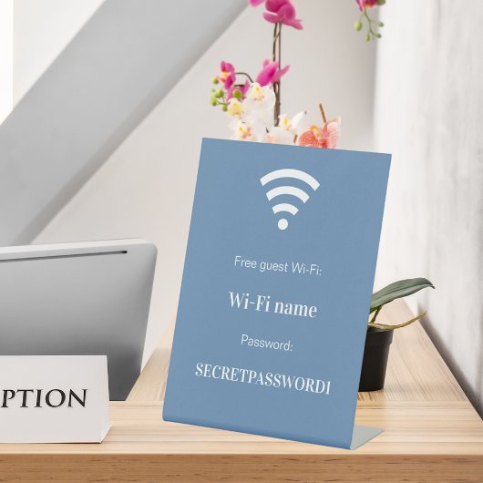 Wachtwoord wifi-netwerk gast klant stoffig blauw reclamebord met voetstuk