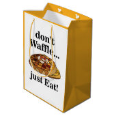Wafeldessert Eten Grappig Feestje Medium Cadeauzakje (Achterkant Gekanteld)