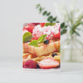 Wafelkoek met verse besvruchten briefkaart (Staand voorkant)