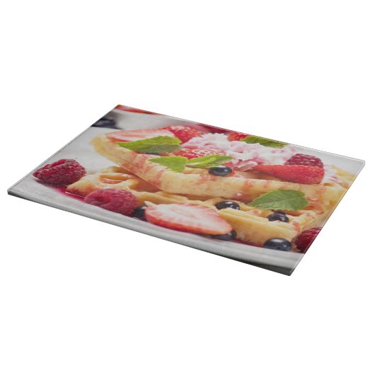 Wafelkoek met verse besvruchten snijplank (Hoek)