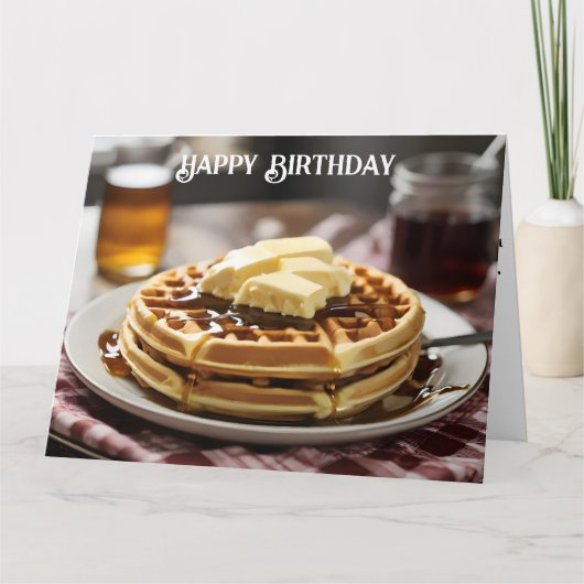 Wafels op bord met stroop en knop bovenop kaart (Voorkant)