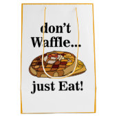 Waffle Dessert Food Funny Party Medium Cadeauzakje (Achterkant)