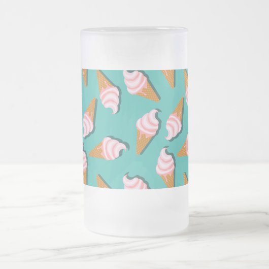 Waffle-kegels, ijs en bevroren yoghurtpatroon matglas bierpul (Center)