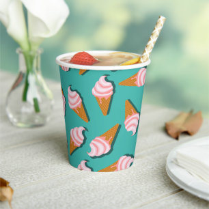 Waffle-kegels, ijs en bevroren yoghurtpatroon papieren bekers