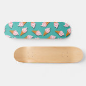 Waffle-kegels, ijs en bevroren yoghurtpatroon persoonlijk skateboard (Horizontaal)