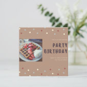Waffle Rise and Shine Birthday Invitation Kaart (Staand voorkant)