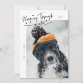 Wagging Door Winter Hond Foto Witte Kerst Feestdagenkaart (Voorkant)