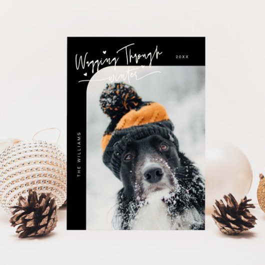 Wagging Door Winter Hond Foto Zwarte Kerstmis Feestdagenkaart