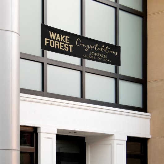 Wake Forest-universiteit | Wake Forest Spandoek (Buitenkant Gebouw)