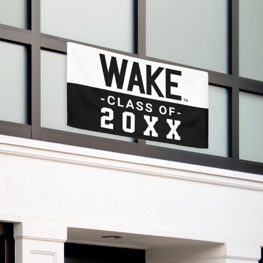 Wake Forest-universiteit | Wake Wordmark Spandoek (Buitenkant Gebouw)