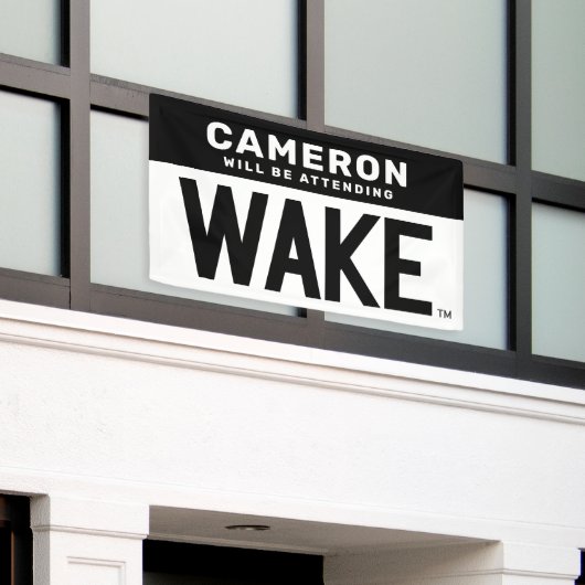 Wake Forest-universiteit | Wake Wordmark Spandoek (Buitenkant Gebouw)