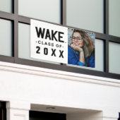 Wake Forest-universiteit | Wake Wordmark Spandoek (Buitenkant Gebouw)