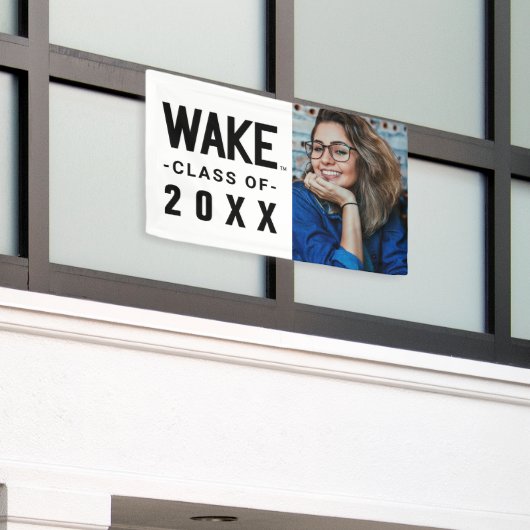 Wake Forest-universiteit | Wake Wordmark Spandoek (Buitenkant Gebouw)