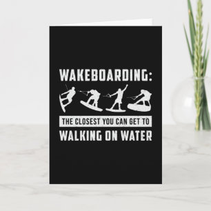 Wakeboarder loopt op waterwakelaar kaart