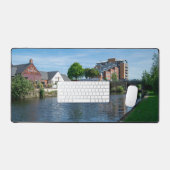 Wakefield Canal Side: Historic Pub and Apartments Bureaumat (Keyboard & Muis)
