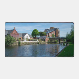 Wakefield Canal Side: Historic Pub and Apartments Bureaumat