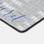 Wakker worden. Bid. Hustle. Grijs Gepersonaliseerd Bureaumat (Hoek)