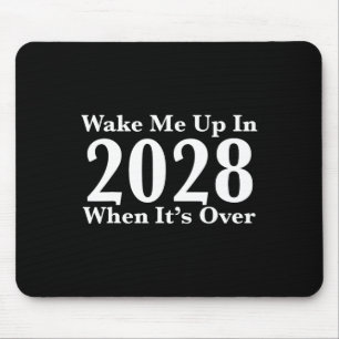 Wakker worden in 2028 als het voorbij is muismat