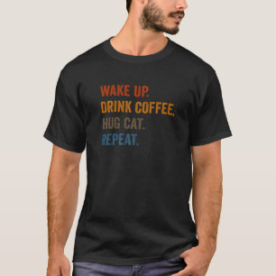 Wakker Worden Koffie Drinken Kat Knuffelen Herhale T-shirt