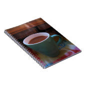 Wakker worden met een warme beker koffie notitieboek (Rechterzijde)