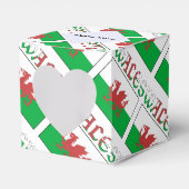 Wales and Welsh Flag Tiled Personalized Heart Bedankdoosjes (Voorkant Zijde)