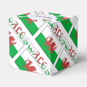 Wales and Welsh Flag Tiled Personalized Heart Bedankdoosjes (Achterkant)